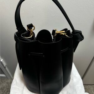 Elegant Black Leather Shoulder Bag